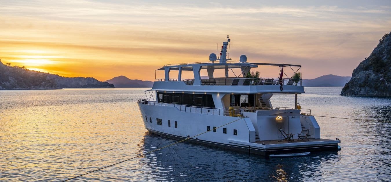 Lila Trawler photo 4