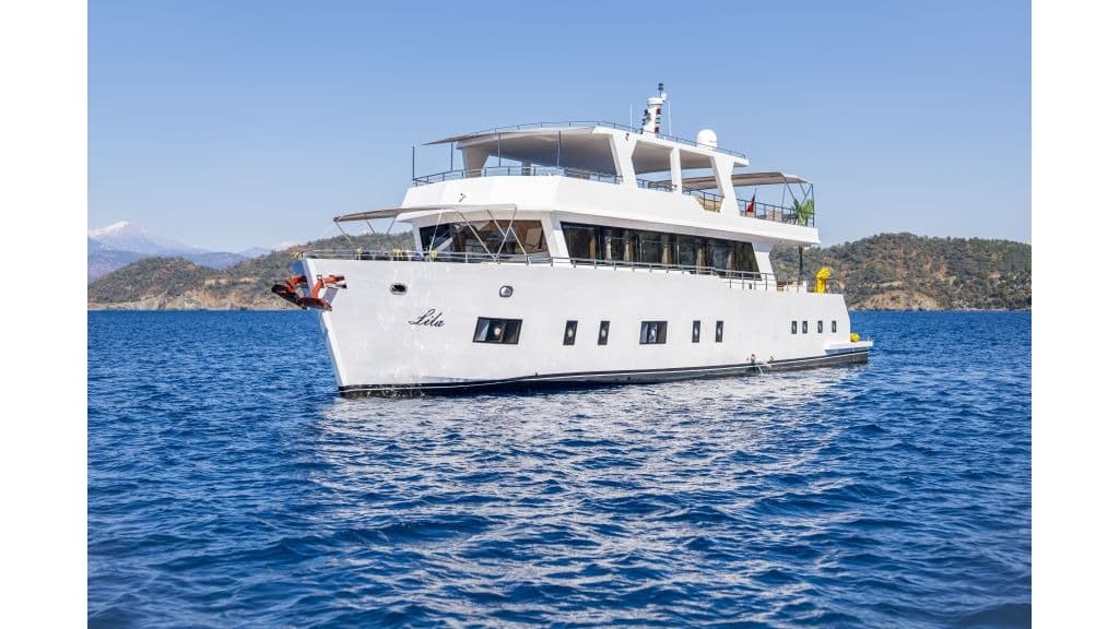 Lila Trawler photo 3